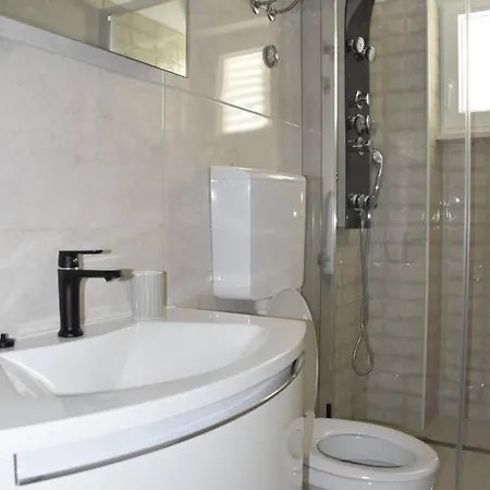 Three Complex With Pool Daire *